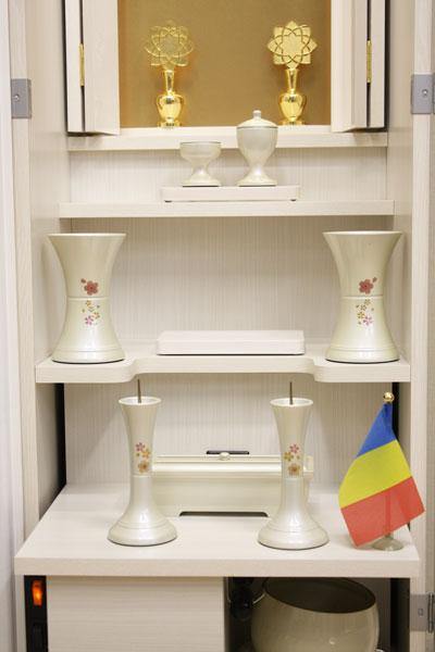 家具調仏壇 アルバ（置台付）・ホワイト 創価学会 – 創価学会仏壇の